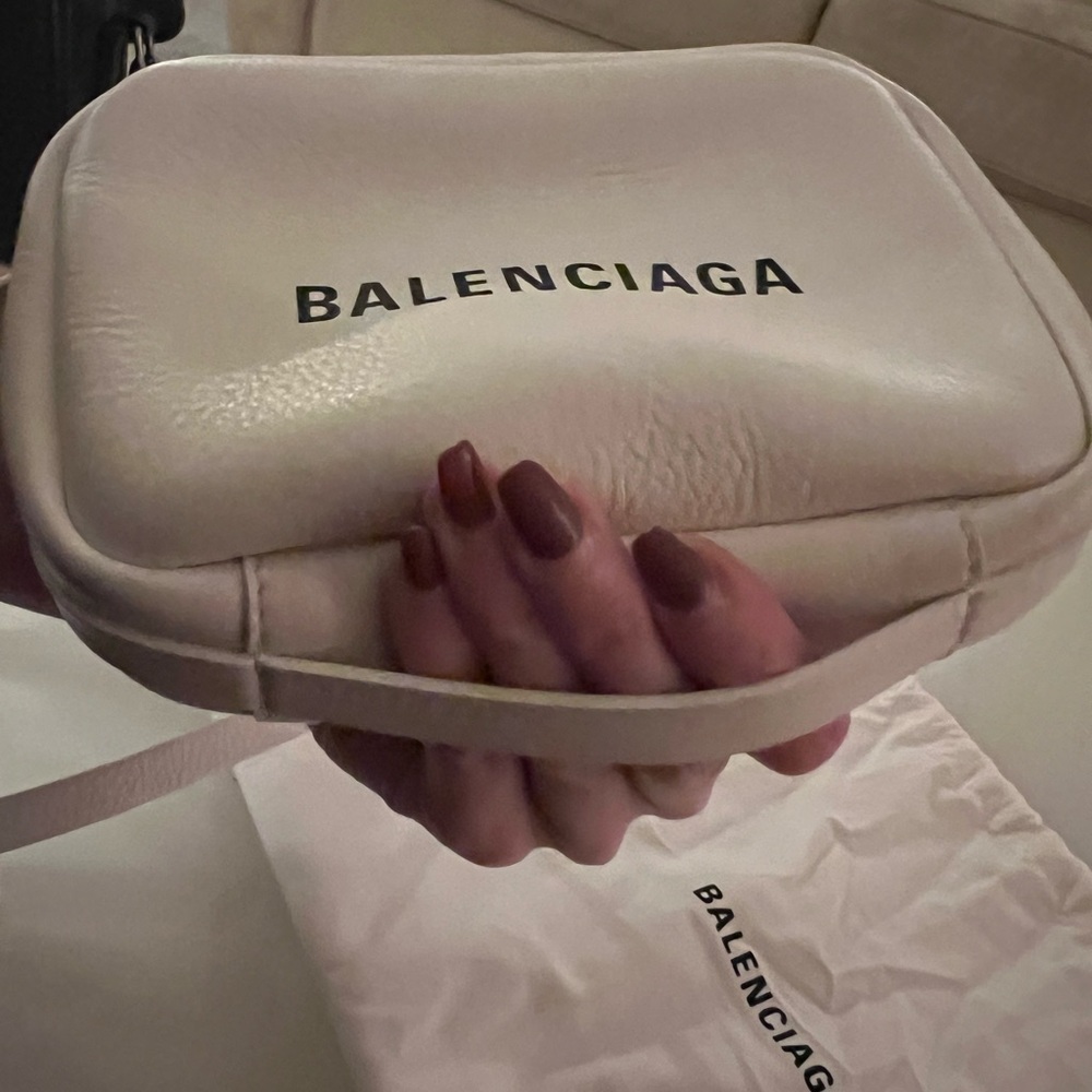 BALENCIAGA everyday white logo mini camera crossbody bag - Picture 3 of 15
